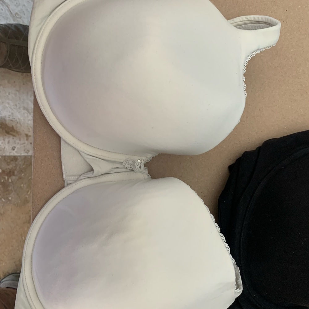 38DDD Victoria Secrets bras